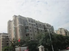 星湖花园花园洋房,位置安静,通透四房,可自主装修!