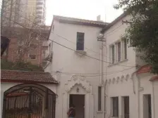 近商圈,小区中心位置,主卧朝南,精装修,客厅带阳台