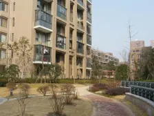 海尚经典两居室,带露台,可改三室,使用空间大,诚意出售。