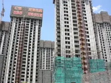 仁恒二期。一层一户的大平层,房子有两个露台。急售