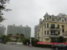 别墅有花园,有地下室,北进门南花园,低密度小区