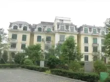 小区高区满五年,稀有户型带露台,户型方正!