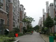 此房不靠高架,户型方正,楼层高采光,无遮挡