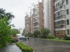 房东急售,金枫美地顶带阁,带大露台,实用面积很大!