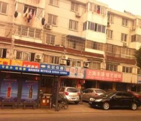 八佰伴杉杉印象,无遮挡光线充足,保安24小时值班服务