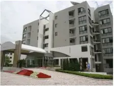 静两房中间楼层全明采光无遮挡 卫生间有窗户 临河而居