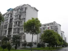 出售:双地铁口 精装顶楼复式 带大阳台 和28平汽车库