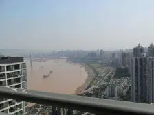 此房是艺庭顶跃户型,朝南看中庭,景观视野很不错