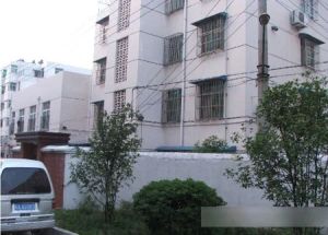 三楼精装双书+房加双地铁口看房随时