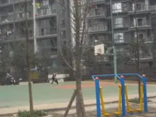 轻轨边的成熟大社区,真正的小区口轻轨,标的小