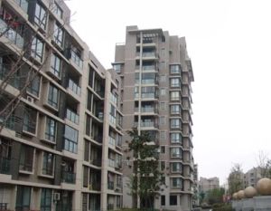 自住保养好一储藏室一车位楼层好,诚心出售