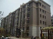 这套房子满五年,大三房,精装修,电梯房,楼层不错