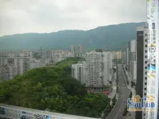 城南步行街上 跃层带露台的房子 楼下就是公交车近轻轨