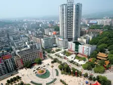 正规3室2厅2卫,带大阳台, 户型方正,采光好。