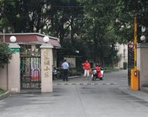 居家装修,采光充足,主卧朝南,一梯两户,小区中心位置