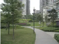 房子是两室一厅一卫的户型方正采光好。