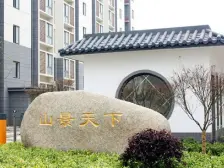 灵岩山脚下 联排别墅 实用面积大 带院子 诚心