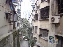 BS旁边+正规3房+轻轨旁+住家装修