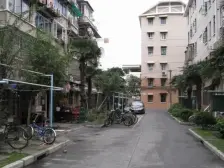 虹桥路上版式3房,适合一家人居住。楼层好,采光佳