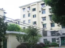 业主新装修,可以领包入住,一楼带花园,出门地铁口