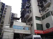 此房是正规的一室一厅低楼层七星岗观音岩旁