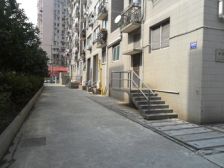 品质小区,环境优美,精装修,诚意出售