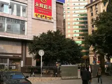 此房源位于较场口好吃街 楼下永辉 较场口轻轨