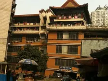 解放碑 临江门轻轨 电梯一房