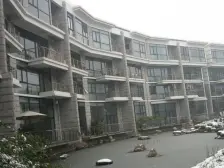 西郊低密度别墅小区,满五年诚意出售,带车库