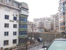 装修好 两室一厅 中间楼层 近车站和市场