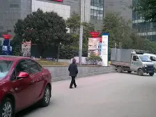 二号线袁家岗轻轨站,配套齐全,住家安静