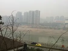 李子坝轻轨网红打卡地 出行便利 一线看江