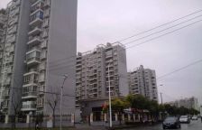 电梯一房非底楼近公园出行便利