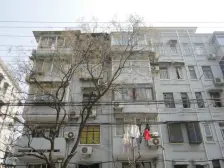 中楼层两房,精装房。通风采光好,诚意出售;交通便利