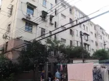 西边套全明,南北通近铁,精装直接住,实高两层半