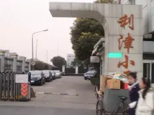 电梯房,主卧朝南,交通便利,精装修