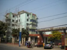 静安区 距离地铁一号线900米,中间楼层,采光好。