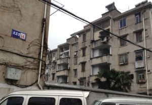 小区未改造,两房朝南,带院子,房东诚心出售,