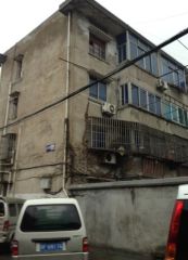 文昌菜场边 三室低楼层 房东诚心出售