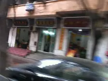 重大A区校内,校园环境,轻轨站环线,出现方便