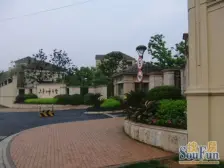 久事西郊名墅南进门北花园地下一层地上三层联排别墅