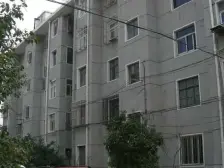 新上房源,三开间朝南,业主急售,采光充足,看房方便