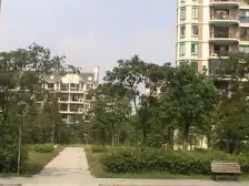 地铁300米,大三房二卫,中间楼层,固定车位,满五