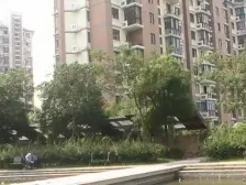 近地铁,大三房带40平方阁楼,固定车位,规划加装电梯