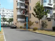 送院子!9号顾唐路500米,宝龙广场花园城旁,诚心出售!