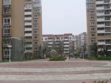 地铁400米,小区环境绿化好,道路宽敞停车方便