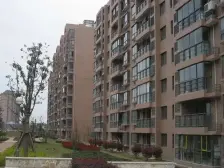 一楼复地下室,精装修,看房方便