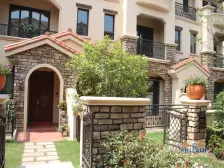 业主诚心出售,香格丽联排别墅装修好