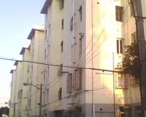 一梯四户,主卧朝南,环境优美,居家装修,诚意出售