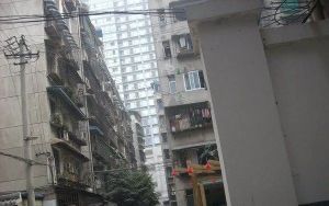 较场坝东街67号3室2厅东北